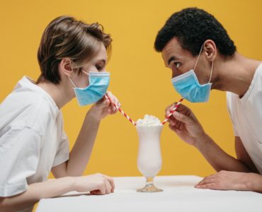 couple-wearing-face-mask-drinking-milkshake